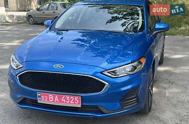 Седан Ford Fusion 2019 в 