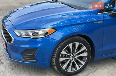 Седан Ford Fusion 2019 в 