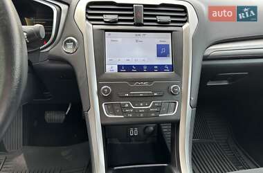 Седан Ford Fusion 2019 в 