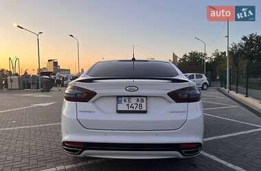 Седан Ford Fusion 2016 в 