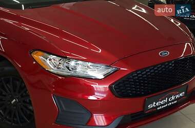 Седан Ford Fusion 2020 в 