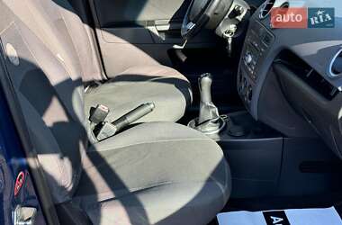 Хэтчбек Ford Fusion 2011 в 