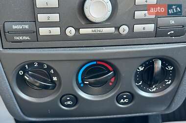 Хэтчбек Ford Fusion 2011 в 