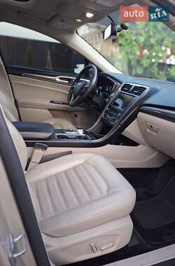 Седан Ford Fusion 2016 в 