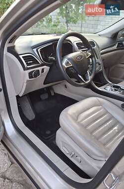 Седан Ford Fusion 2016 в 