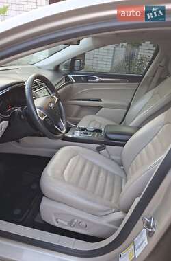 Седан Ford Fusion 2016 в 