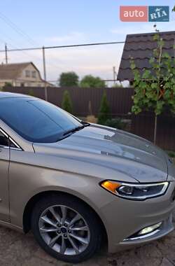 Седан Ford Fusion 2016 в 
