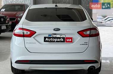 Седан Ford Fusion 2015 в 