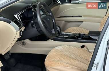 Седан Ford Fusion 2015 в 