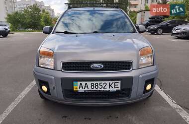 Хэтчбек Ford Fusion 2010 в 
