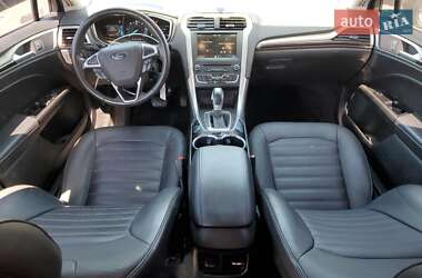 Седан Ford Fusion 2016 в 