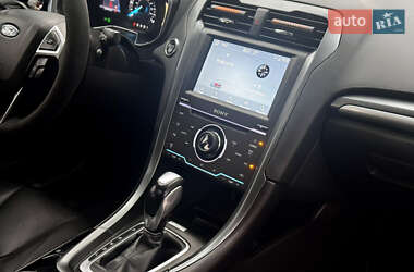 Седан Ford Fusion 2014 в 