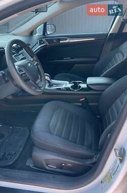 Седан Ford Fusion 2013 в 
