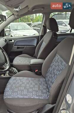 Хэтчбек Ford Fusion 2005 в 