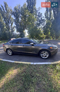 Седан Ford Fusion 2017 в 