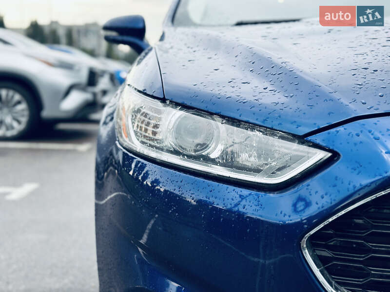 Седан Ford Fusion 2014 в Кременчуці