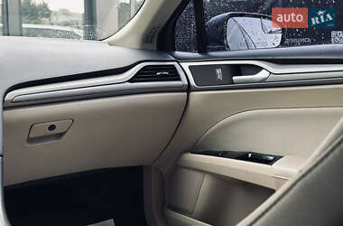 Седан Ford Fusion 2014 в 