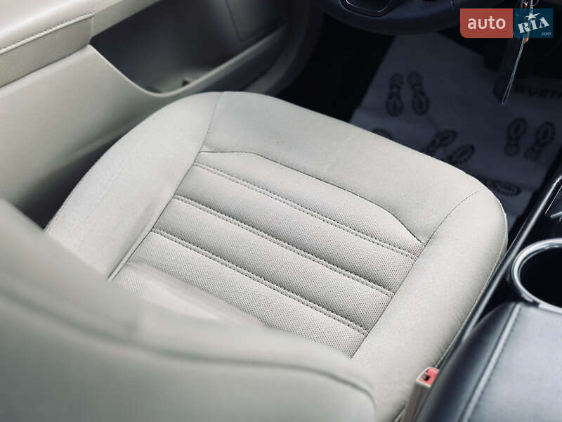 Седан Ford Fusion 2014 в Кременчуці
