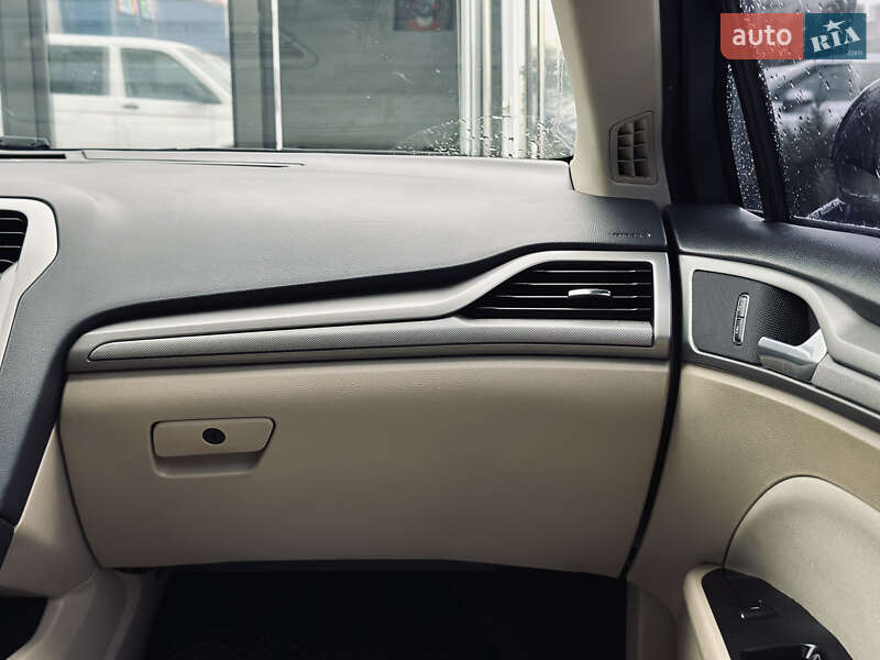 Седан Ford Fusion 2014 в Кременчуці