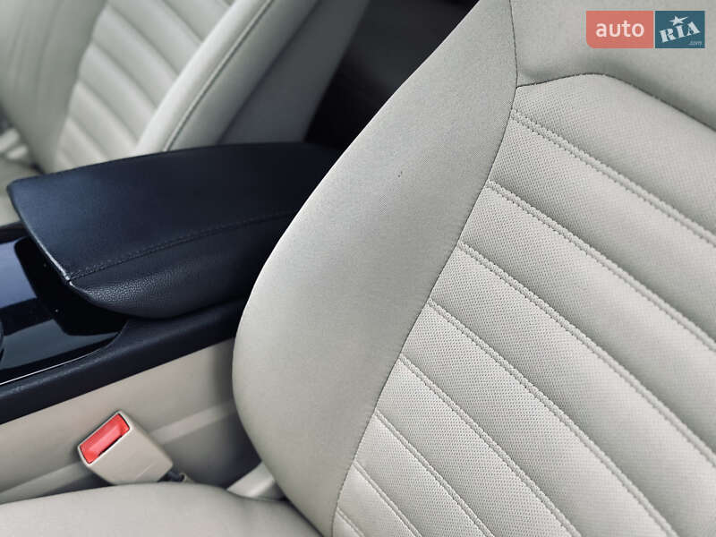 Седан Ford Fusion 2014 в Кременчуці