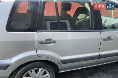 Хэтчбек Ford Fusion 2005 в 