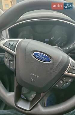 Седан Ford Fusion 2013 в 