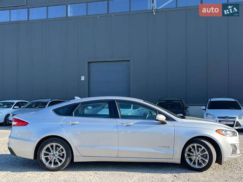 Седан Ford Fusion 2019 в Львове