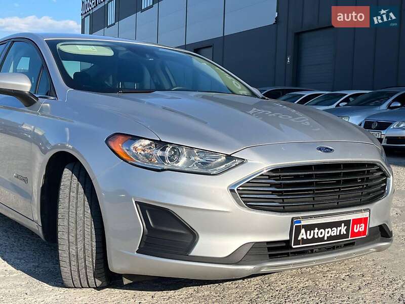 Седан Ford Fusion 2019 в Львове