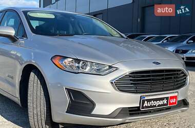 Седан Ford Fusion 2019 в 