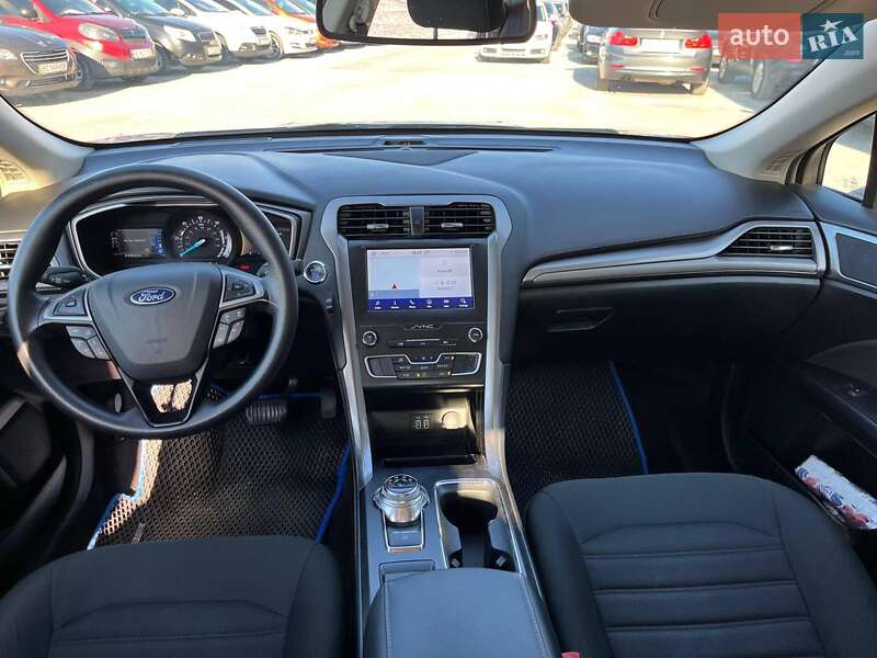 Седан Ford Fusion 2019 в Львове