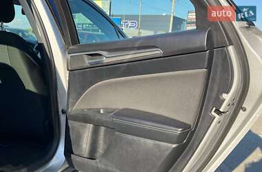 Седан Ford Fusion 2019 в 