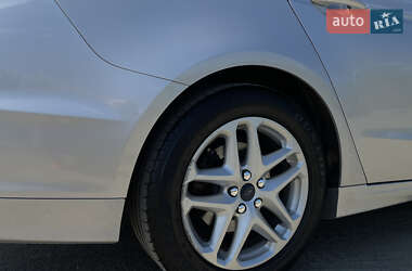 Седан Ford Fusion 2015 в 