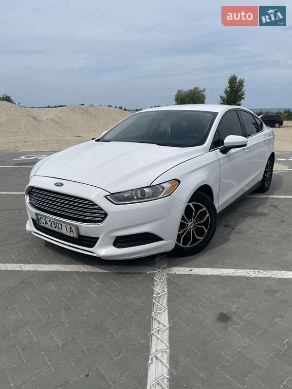Седан Ford Fusion 2013 в 