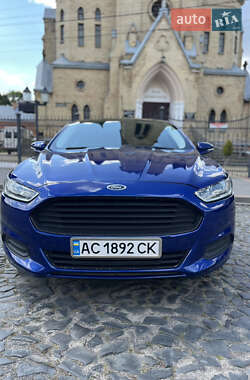 Седан Ford Fusion 2015 в 