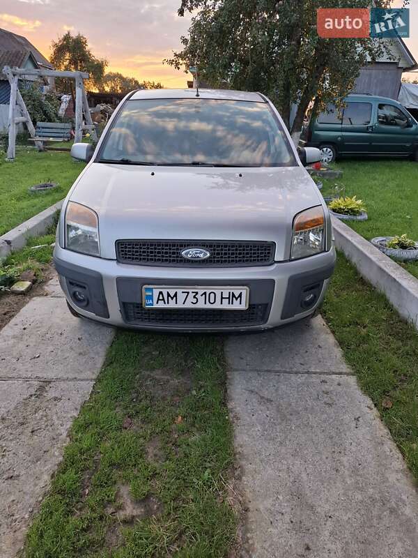 Хэтчбек Ford Fusion 2007 в 