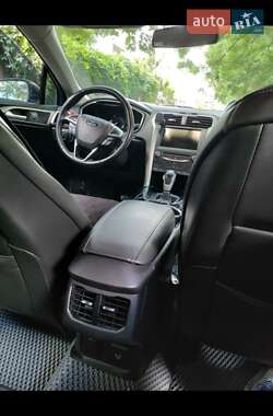 Седан Ford Fusion 2013 в 
