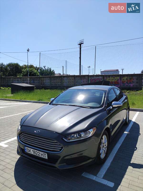 Седан Ford Fusion 2015 в Ровно