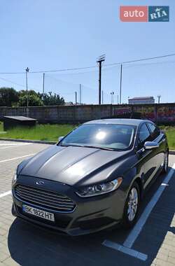 Седан Ford Fusion 2015 в 