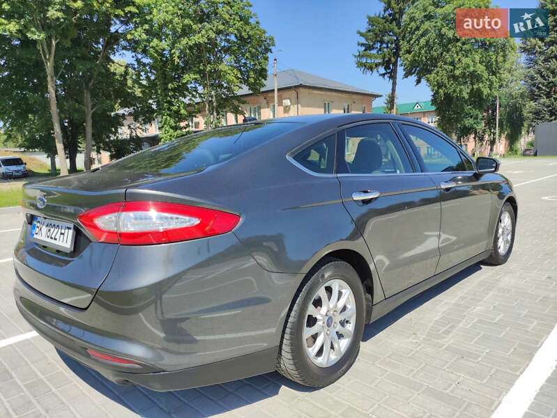 Седан Ford Fusion 2015 в Ровно