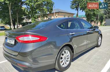 Седан Ford Fusion 2015 в 
