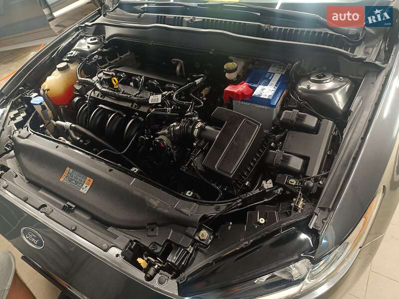 Седан Ford Fusion 2015 в Ровно