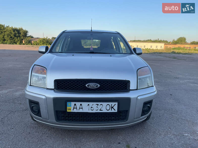 Хэтчбек Ford Fusion 2011 в Прилуках