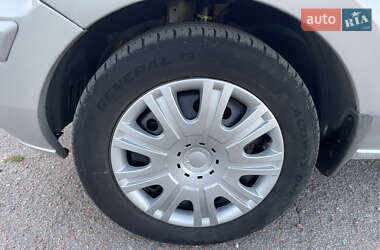 Хэтчбек Ford Fusion 2011 в 