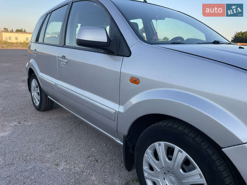Хэтчбек Ford Fusion 2011 в Прилуках