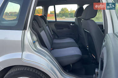 Хэтчбек Ford Fusion 2011 в 