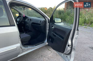 Хэтчбек Ford Fusion 2011 в 