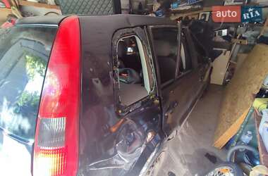 Хэтчбек Ford Fusion 2003 в 