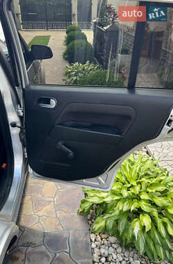 Хэтчбек Ford Fusion 2008 в 