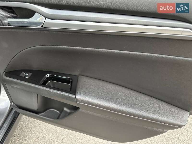 Седан Ford Fusion 2014 в Славянске