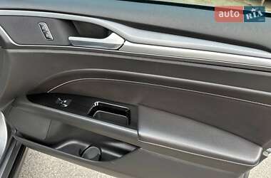 Седан Ford Fusion 2014 в 